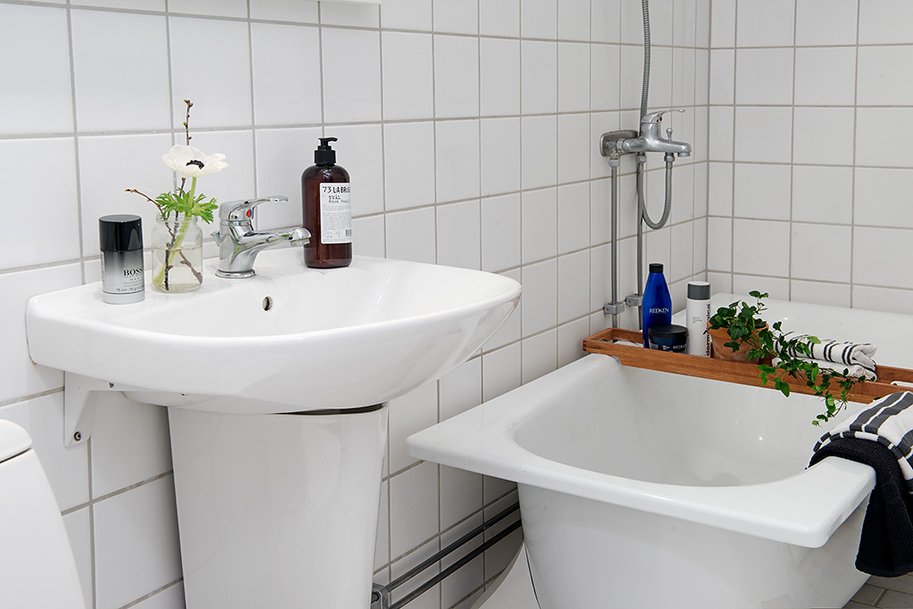 Simple-Bathroom