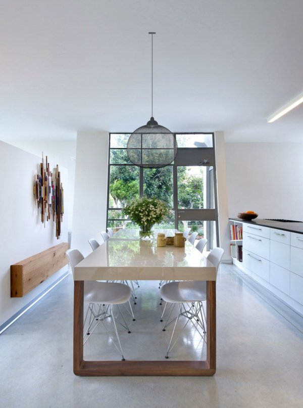 Lively-Dining-Area
